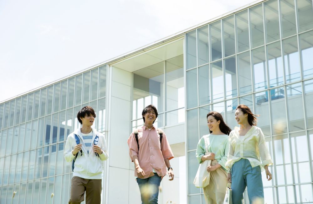 大学生の男女